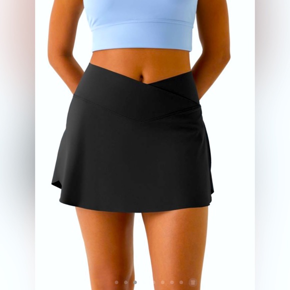 NWOT Everyday Softlyzero™ Airy Crossover 2-in-1 Mini Skirt black - Picture 1 of 8